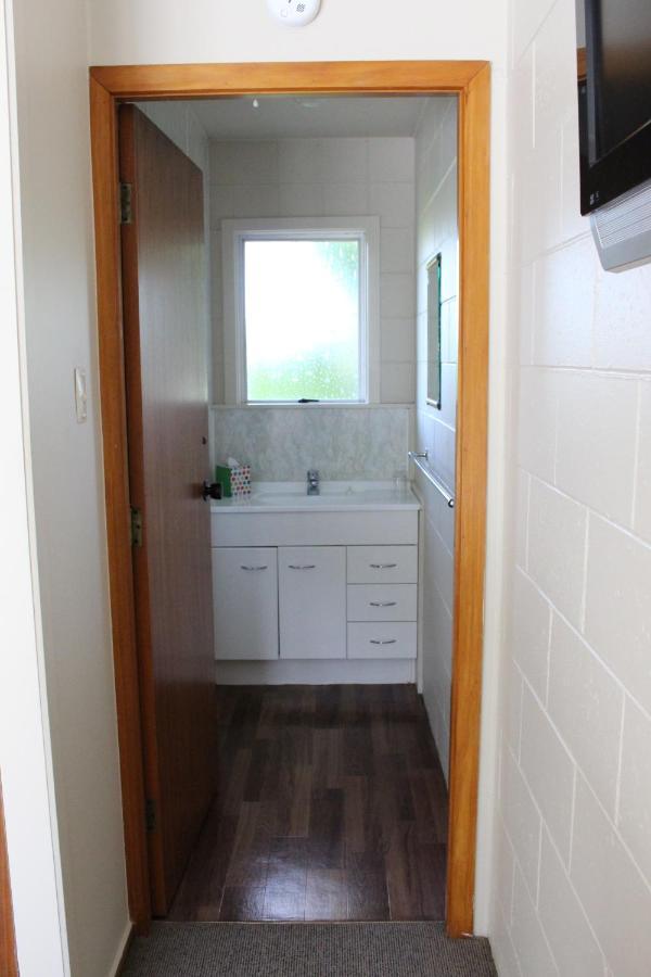 Flaxbourne Motels Ward Экстерьер фото