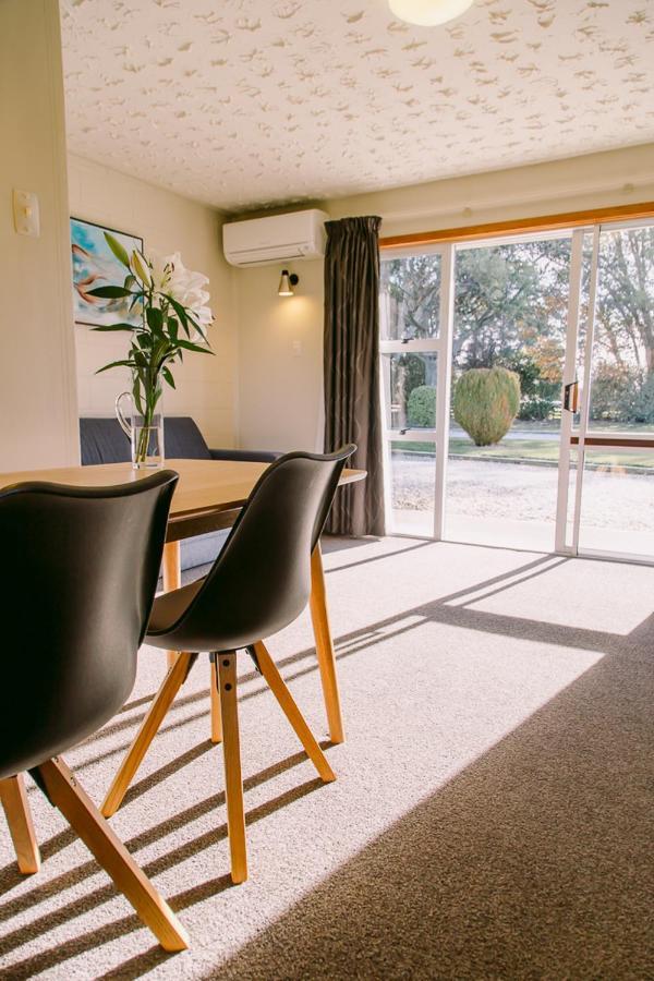 Flaxbourne Motels Ward Экстерьер фото